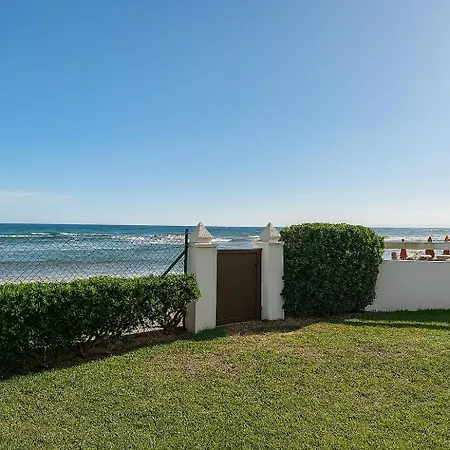 בית נופש House In Front The Sea מארבלה