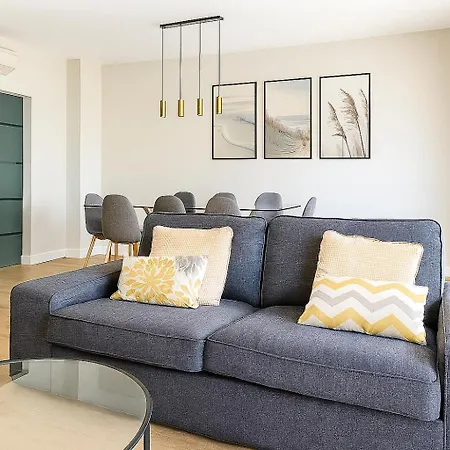 House In Front The Sea *