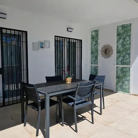 בית נופש House In Front The Sea *