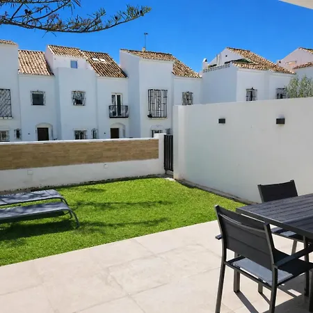 House In Front The Sea בית נופש מארבלה