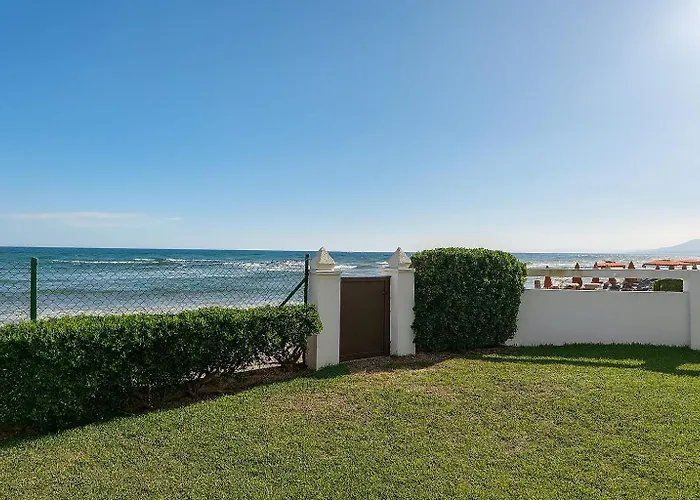 Dom wakacyjny House In Front The Sea Marbella