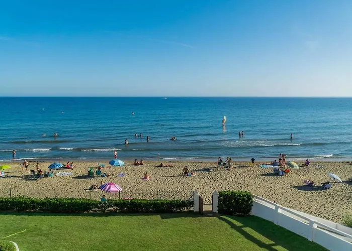 Dom wakacyjny House In Front The Sea