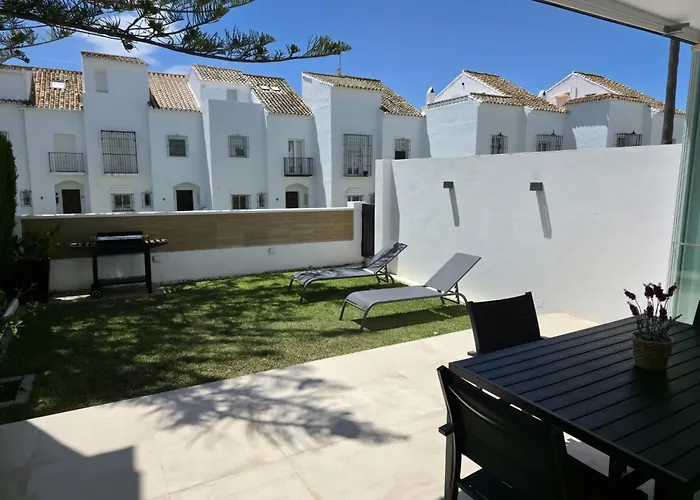 Dom wakacyjny House In Front The Sea Marbella