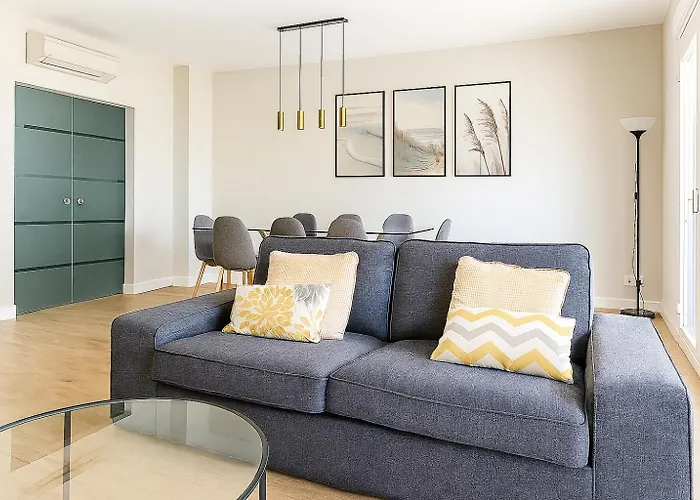 House In Front The Sea *