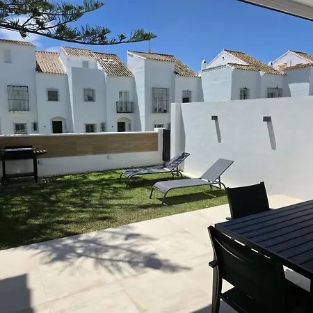 Сasa de vacaciones House In Front The Sea Marbella